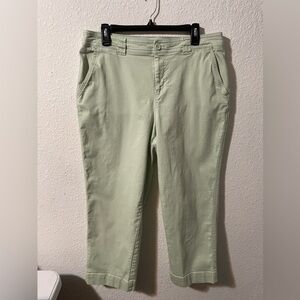 A NEW DAY Green Cropped Jeans. Size 14